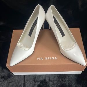 Via Spiga Nikole White Pumps. Size 6.5 US. New in box. Perfect Condition